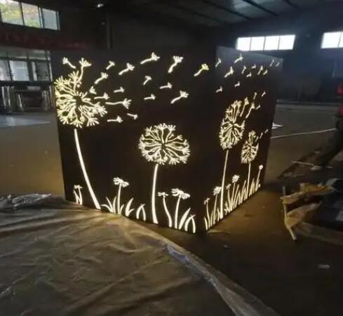 仁布耐候钢灯箱